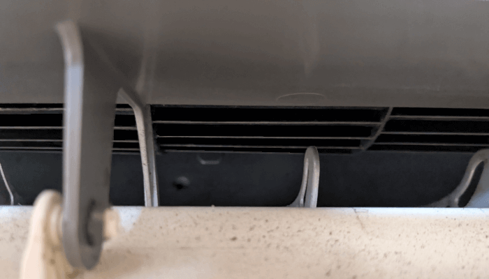 エアコンの送風ファンに付着したホコリの清掃後です。