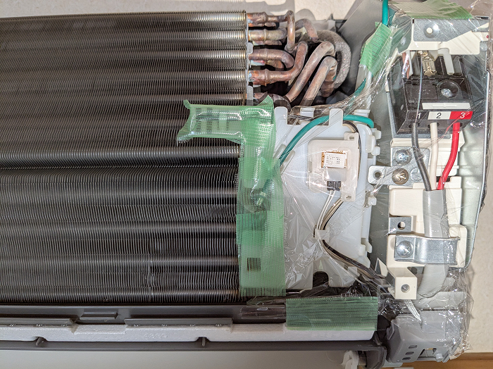 室内機電装部の養生写真です。