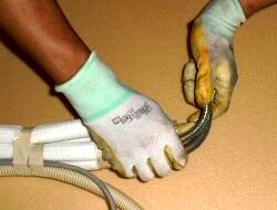 室外機接続準備4 曲げ加工中です。