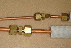 フレア接続の手順3 フレアナットを手締めした状態です。