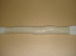 フレア接続の手順9 接続部を巾広テープで巻いた画像です。